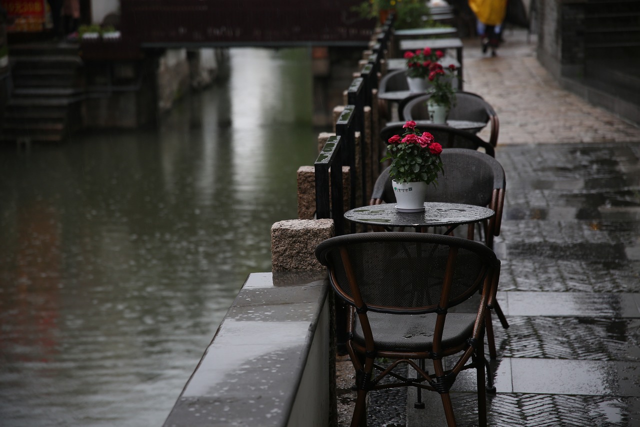 How to Photograph Rain and Stormy Weather Creatively